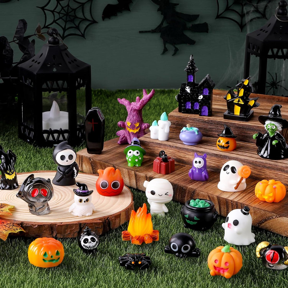 50Pcs Halloween Mini Resin Figures 50 Styles Tiny Resin Figurines Little Small Figures to Hide Pumpkin Ghost Skull Miniatures Bulk for Halloween Party Favors Bag Fillers Garden Dollhouse Decor
